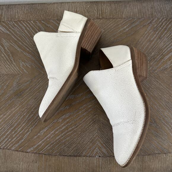 Lucky Brand Womens White Crackled Leather V-cut Ankle Booties Boots Size 7 Shoes - Picture 8 of 9
